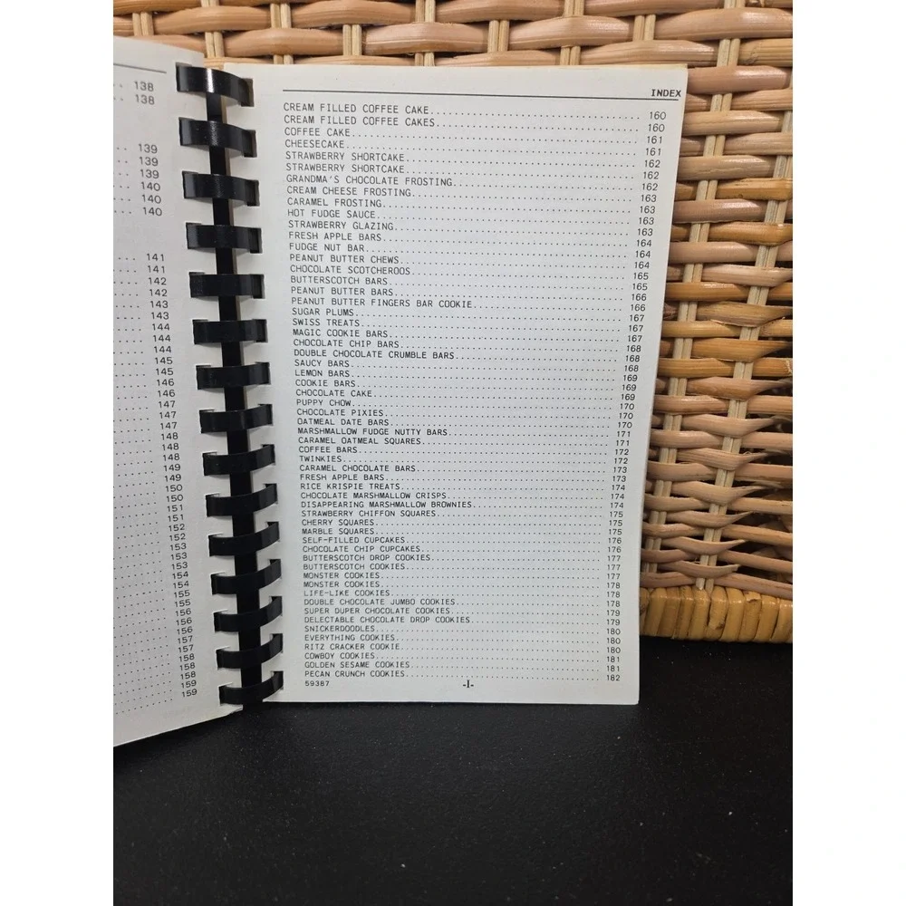 Vintage Country Cookbook, Winesburg Fire Department Auxiliary Ohio Amish